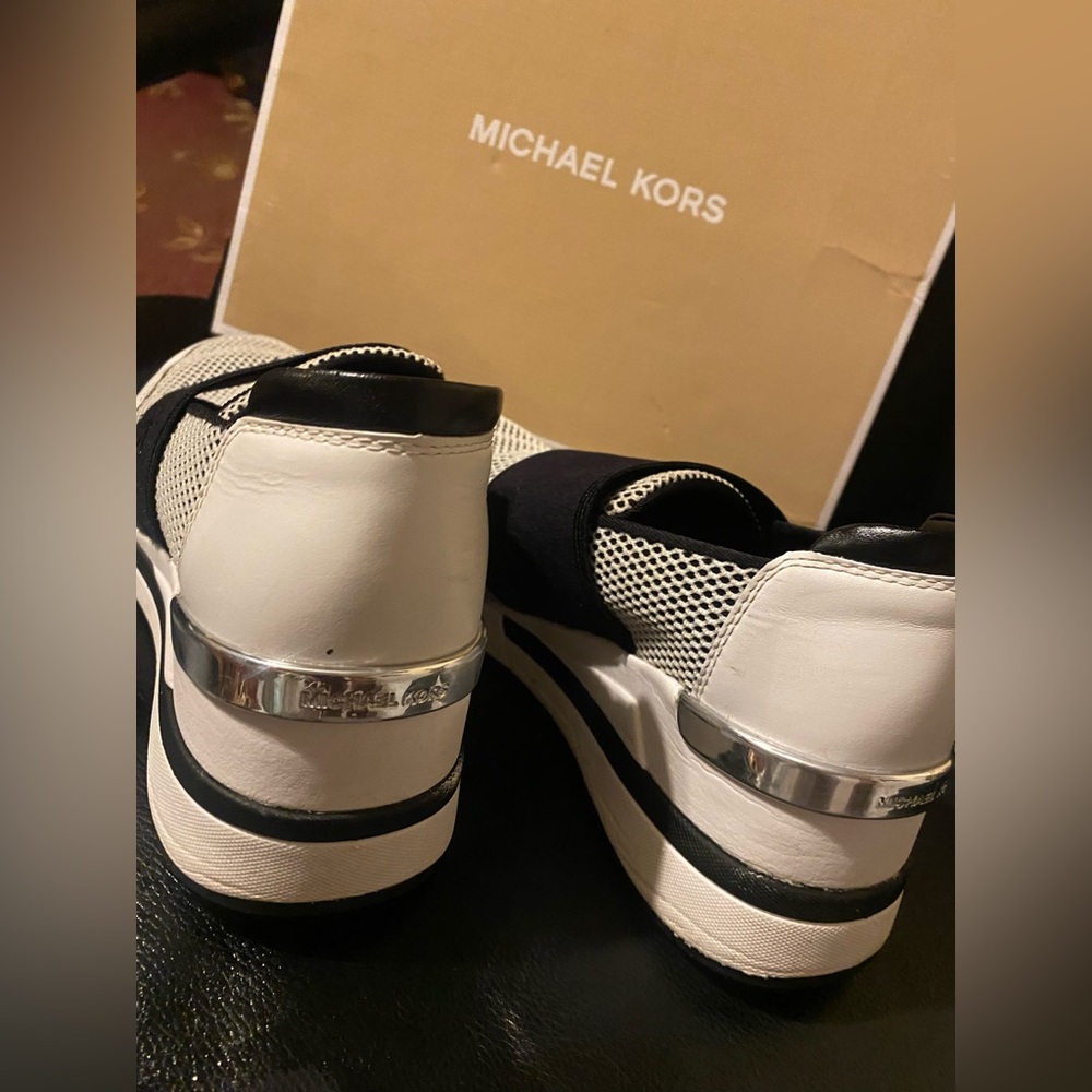 Preloved w/box Michael Kors monochrome slip-on Sneakers for women’s, size 7.5 - Picture 5 of 15